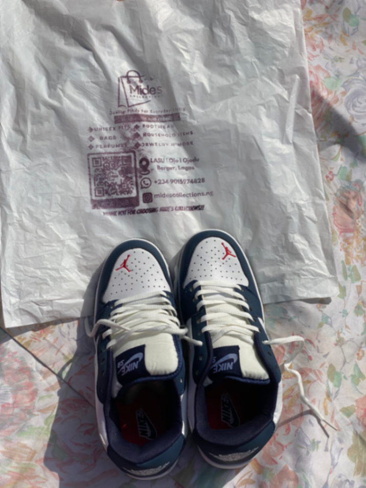 Sneaker size 43