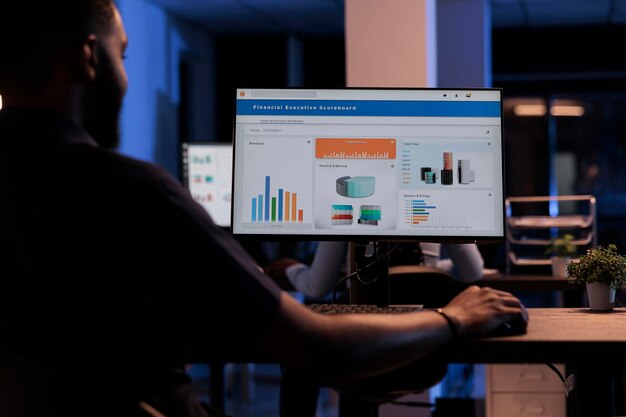 An image showing a vendor using data.